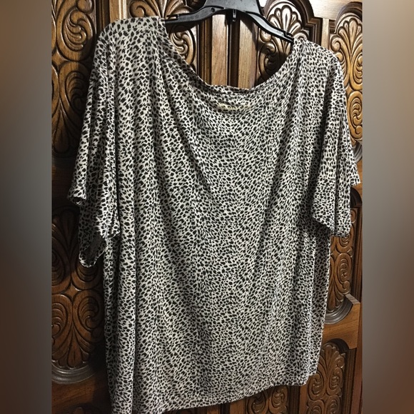 Victoria Secret Cheetah Top. - Picture 7 of 8